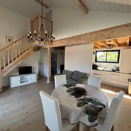 Les Du Médoc En Bois Aux Accents De Fuste Canadienne Avec Piscine Chalet